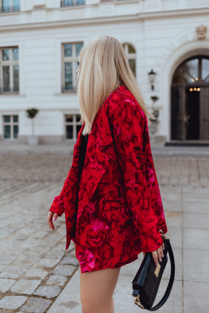 Kwiatowe wzory to najgorętsze trendy w modzie na lato 2023